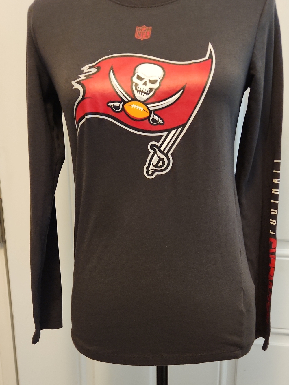 NFL Tampa Bay Buccaneers Long Sleeve Tee - Slate Gray & Red